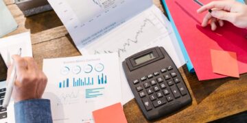 Featured image for: Building a Multi-Metric Valuation Dashboard: A Step-by-Step Guide for Investors (Provides a template for analyzing a stock using 4-5 key ratios (P/E, P/S, EV/EBITDA, P/B, FCF Yield) simultaneously. Shows how to weight findings and resolve conflicting signals.)